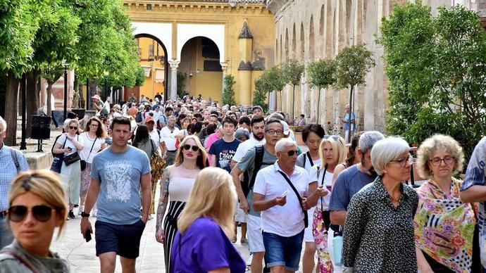 España roza los 83 millones de turistas hasta octubre y los 110.000 millones de gasto