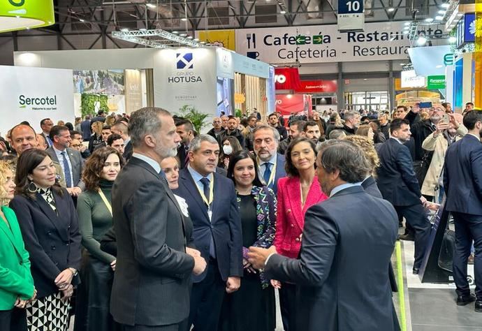 Los reyes de España inauguran FITUR en medio de la recuperación tras la pandemia