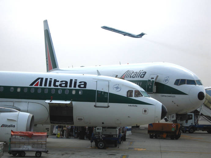 Alitalia suspende temporalmente su sistema de reserva