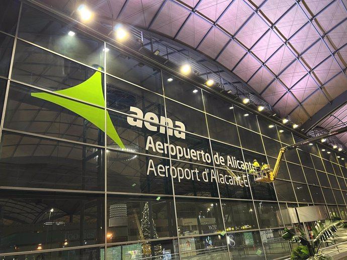 La CNMC aprueba congelar las tarifas de AENA para el próximo año