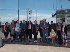 Los estudiantes y profesores a las puertas del Palacio de Ferias y Congresos de Málaga.