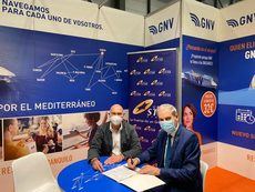 Firma del acuerdo en FITUR.
