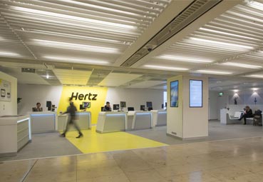 Hertz introduce el pago con tarjeta de débito en Europa