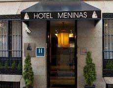 Entrada del Hotel Meninas.