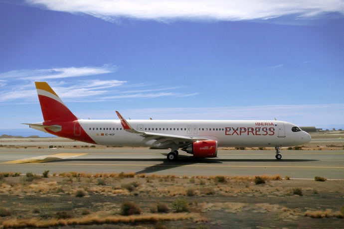 Iberia Express se consolida como la 'low-cost' líder en Madrid-Barajas