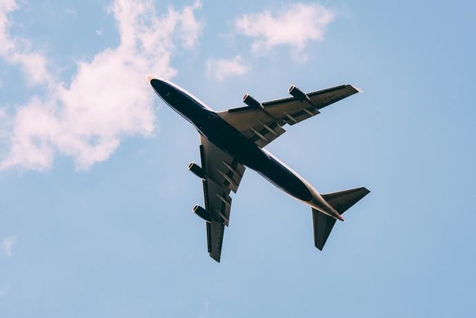 Avión en vuelo.