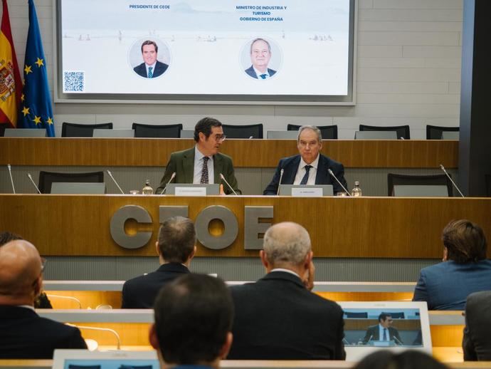 CEOE llama a la unidad para abordar el futuro de las empresas turísticas