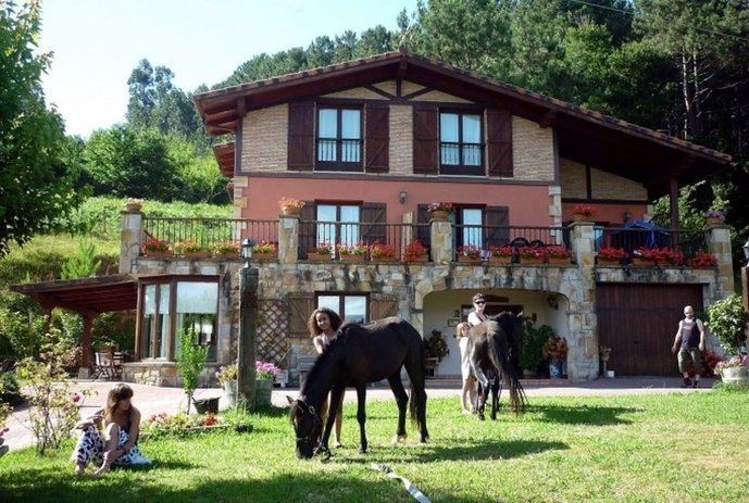 Las pernoctaciones extrahoteleras superan los 26 millones en agosto, un 1% más