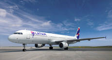 Latam planea combinar sus redes de destinos con Delta.