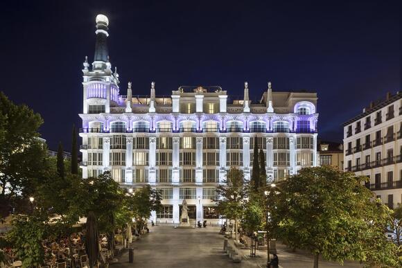 Fachada del hotel.
