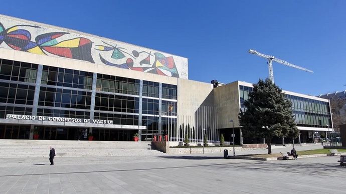 Protestas por el lento avance de las obras del Palacio de Congresos de Madrid