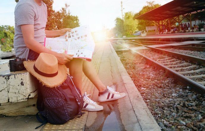 Viajero esperando el tren.