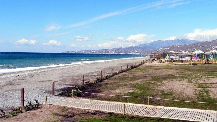 Pese a la incertidumbre, las playas andaluzas se preparan para el verano