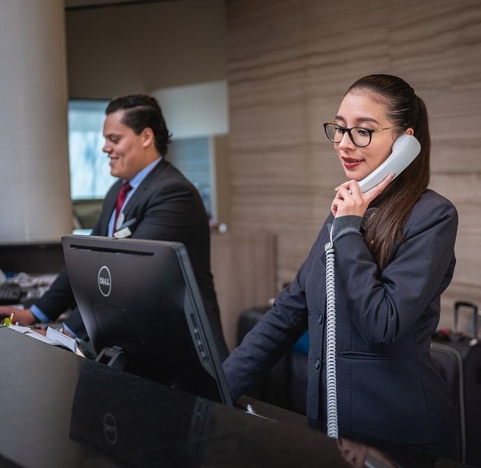 Recepcionistas.