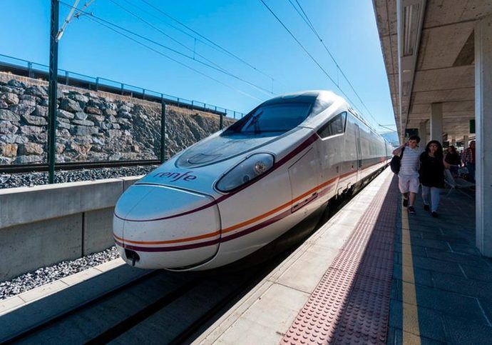 El AVE transportó más de tres millones de pasajeros en enero, un 21% más