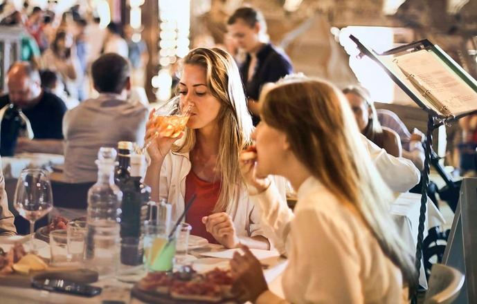 La ocupación en la hostelería crece gracias al empleo foráneo