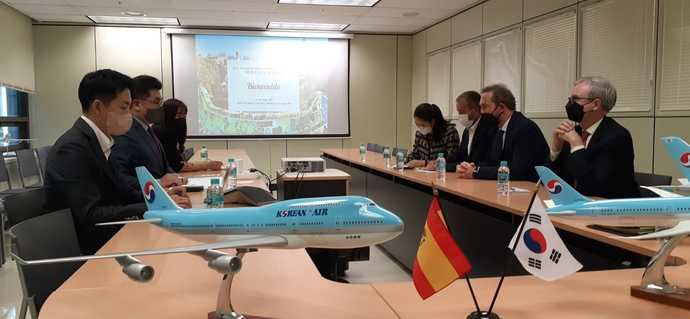 Turespaña firma un acuerdo con la aerolínea Korean Air