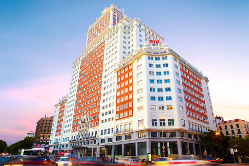 RIU Hotels &amp; Resorts presenta Claud·IA, su nuevo chatbot basado en IA