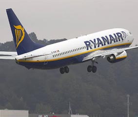 CEAV amenaza con usar la vía penal contra Ryanair