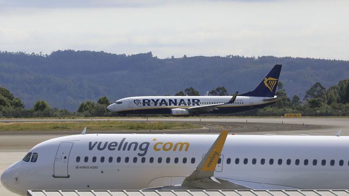 Aviones de Vueling y Ryanair.