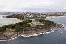 Vista panorámica de Santander con el Palacio de la Magdalena en primer plano.
