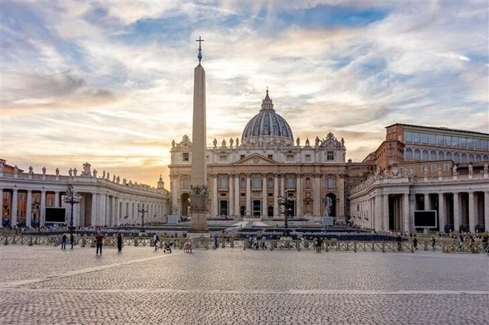 Iberia refuerza su operativa con Roma por el funeral del Papa Francisco