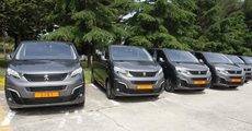 Algunas unidades del Peugeot Traveller que acaba de incorporar Sixt.