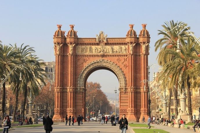 La Mesa del Turismo prevé que el PIB turístico crezca casi un 4% en 2025