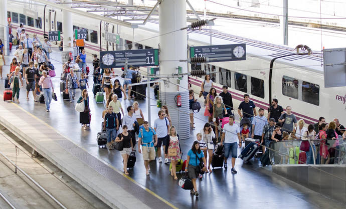 El AVE y la vía aérea crecen con fuerza en el mercado español