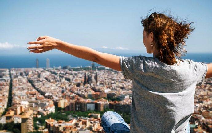 Los jóvenes recurren a ‘chatbots’ y redes sociales para interactuar con las empresas
