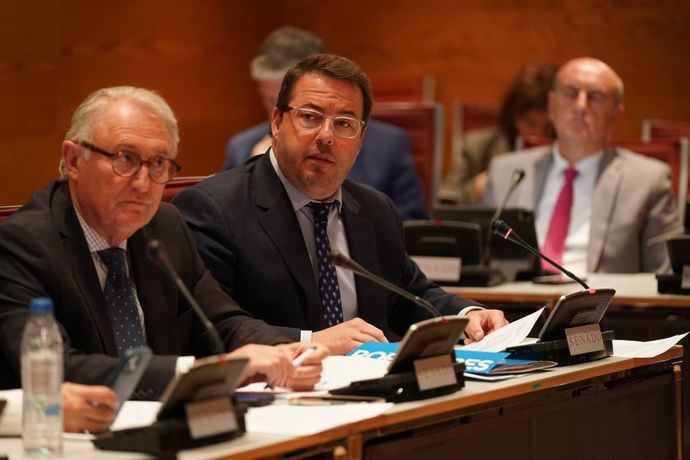 El Senado aprueba la moción del PP para combatir las reseñas falsas en plataformas
