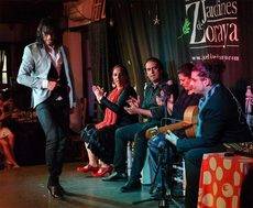 Un espectáculo flamenco en el restaurante Jardines de Zoraya.